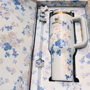 THE STANLEY X LOVESHACKFANCY QUENCHER
40 OZ